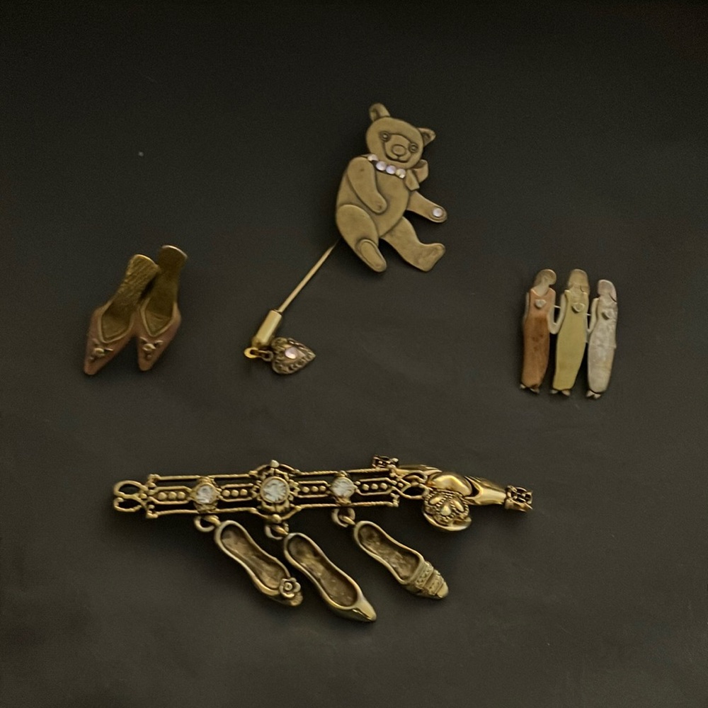 Brooch bundle